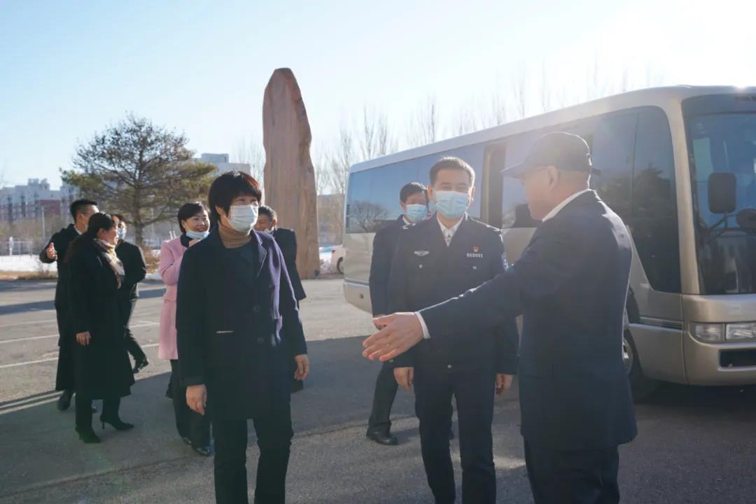 朝陽副市長、市公安局黨委書記、局長趙丕顯帶隊參觀冰河集團